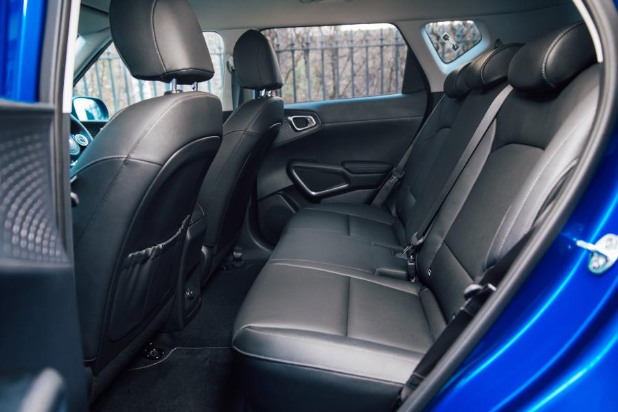 Интерьер Kia Soul EV (SK3) 2019 года  (UK) (фото 3 из 40)